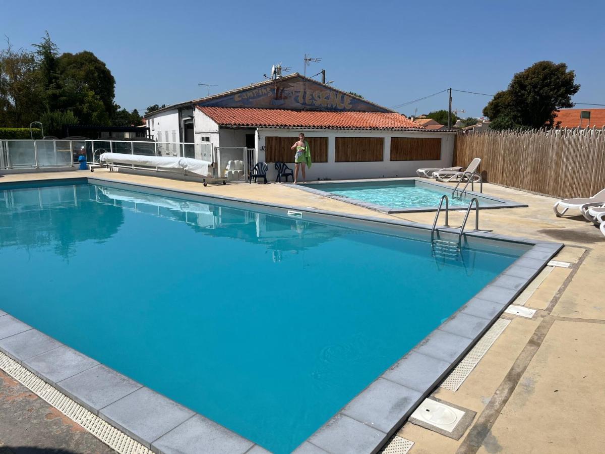 Mobil Home Avec Spacieuse Terrasse A Meschers Proche De Royan Экстерьер фото